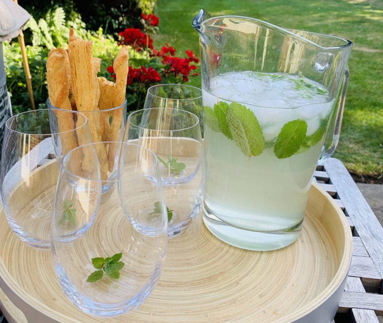 Read more about the article Recipe of the Month – June – Elderflower Rum Fizz