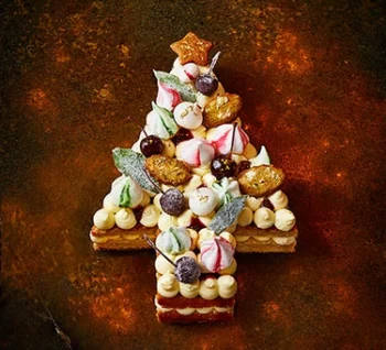 White Forest Christmas Tree Traybake