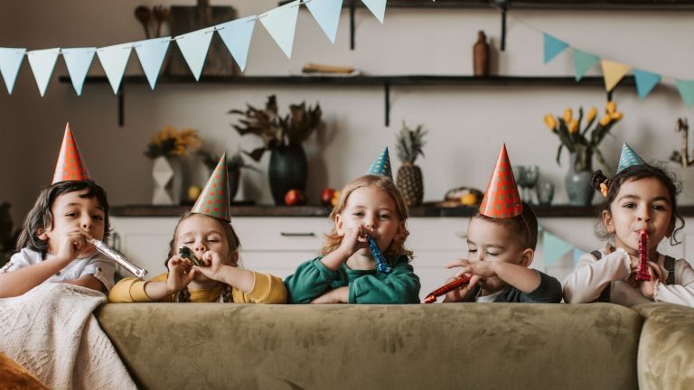 Read more about the article 🎉 15 Top Tips on how to plan and host a Stress-Free Kids’ Party